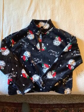 Women's no boundaries plush 1/4 zip pull over top. Holiday theme